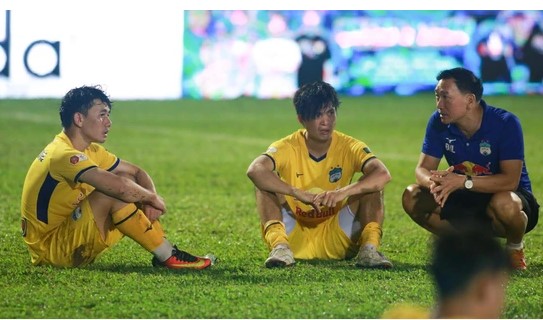 chan-canh-dua-tru-hang-o-hagl-tuan-anh-minh-vuong-tinh-chuyen-roi-di